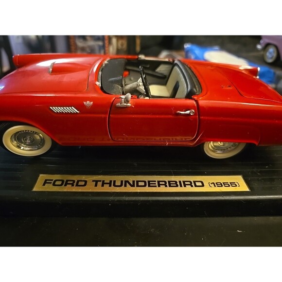 1:18 Road Tough Collection 1955 Ford Thunderbird Red - Picture 2 of 5